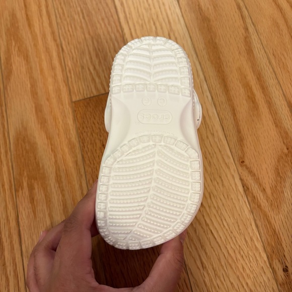 Crocs classic kids’ clogs in white - Picture 8 of 11